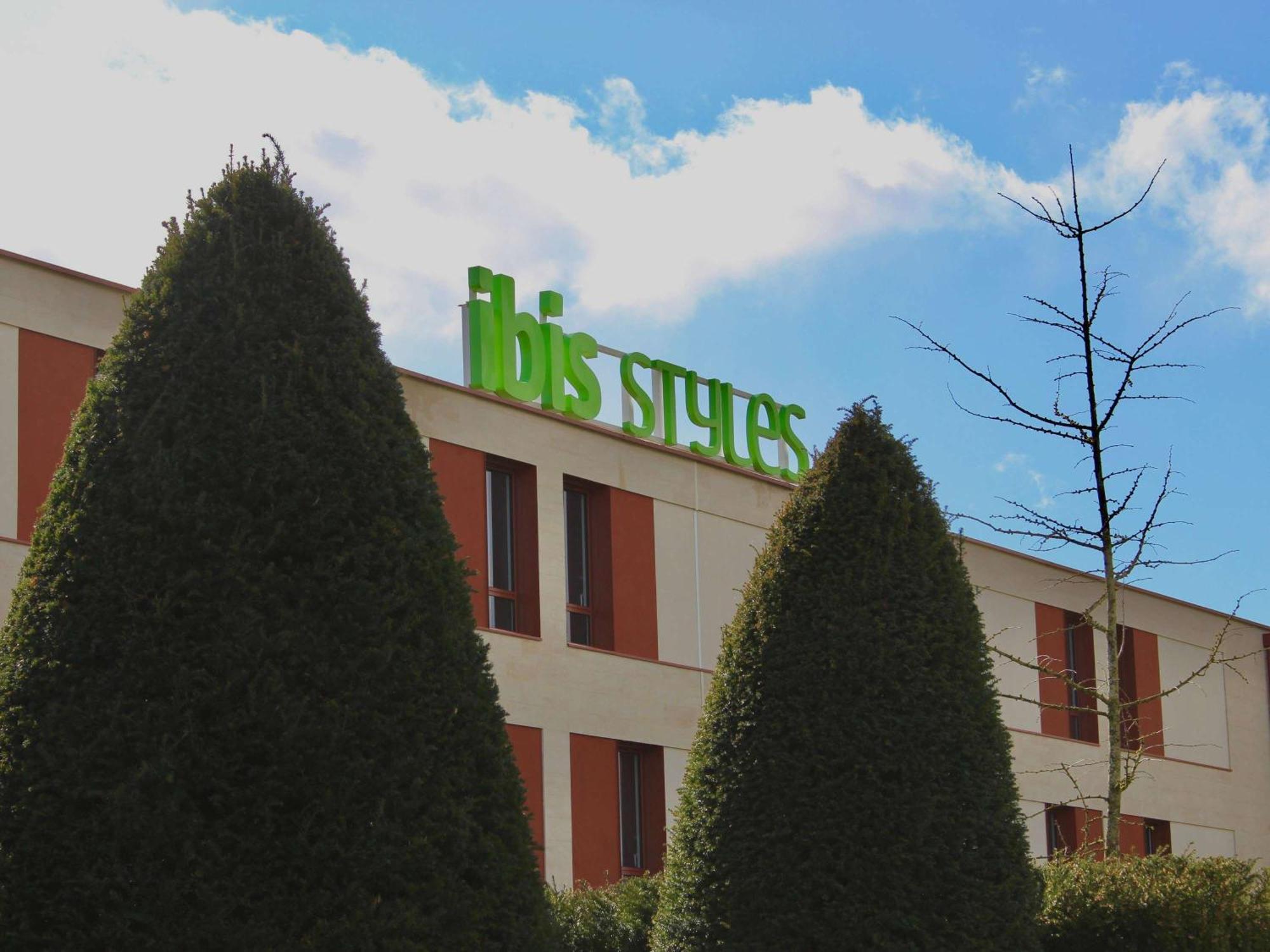Ibis Styles Dijon Sud Domaine De Beauregard 21600 Longvic Hotel Exterior photo